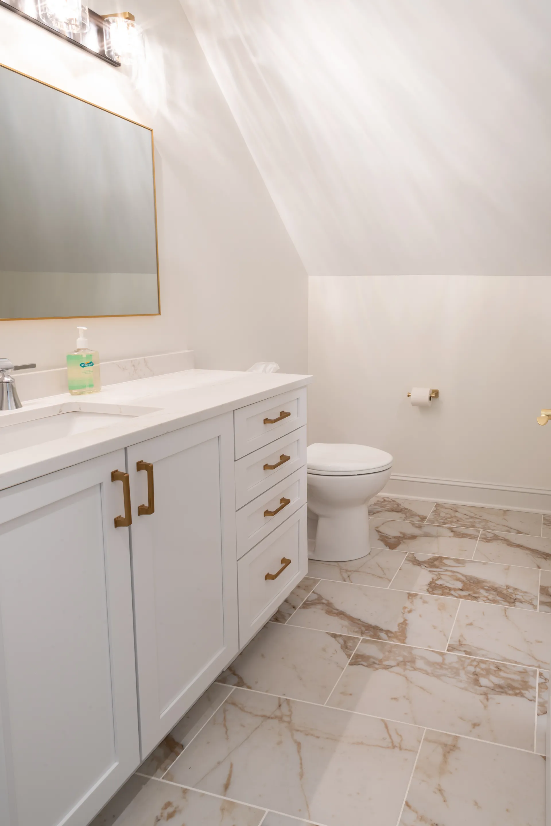 14800 N State St bathroom with vanity and brass hardware